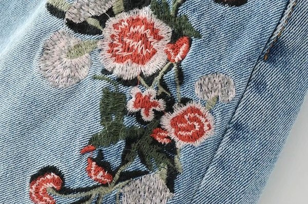 Női farmerszoknya virágos motívumokkal, két színben