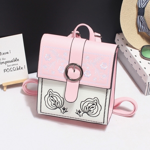 Modern női hátizsák hímzéssel, mindennapi használatra alkalmas három színben