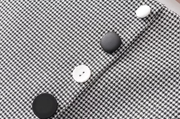 Modern női kockás szoknya magas derékkal, aszimmetrikus hosszúsággal