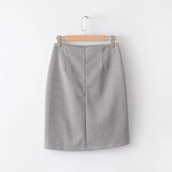 Modern női kockás szoknya magas derékkal, aszimmetrikus hosszúsággal