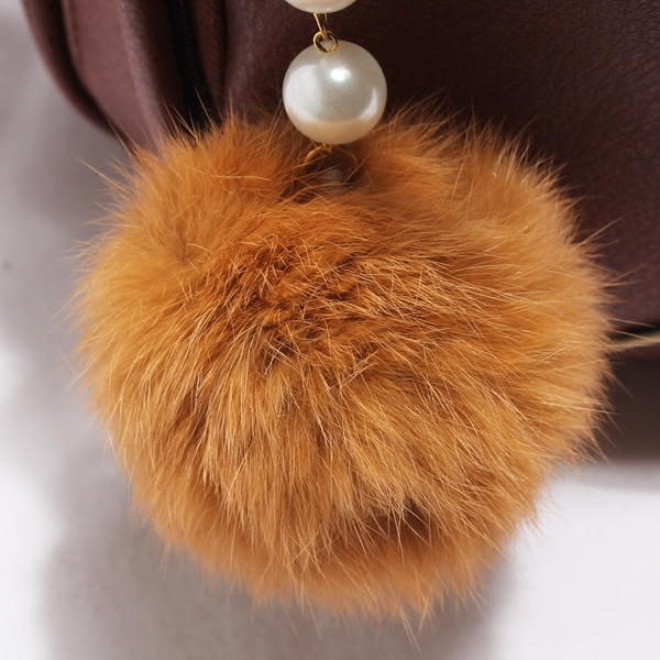 Απλό δερμάτινο σακίδιο με αξεσουάρ σε τρία χρώματα