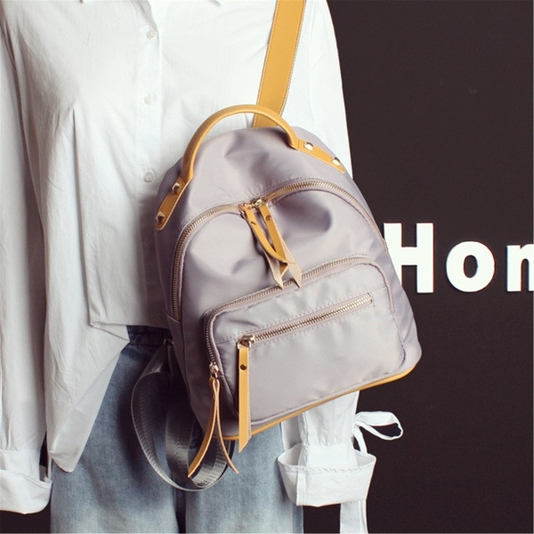 Sport és hétköznapi női hátizsák fekete és szürke színben