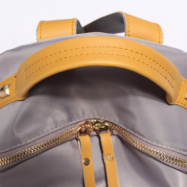 Sport és hétköznapi női hátizsák fekete és szürke színben