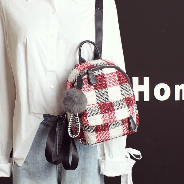 Kockás női mini hátizsák pehely kiegészítővel, két színben