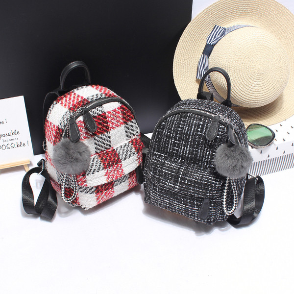 Kockás női mini hátizsák pehely kiegészítővel, két színben