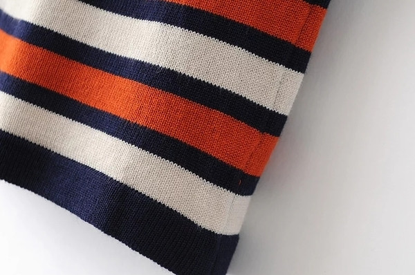 Lezser színű női csíkos póló O-nyakkal