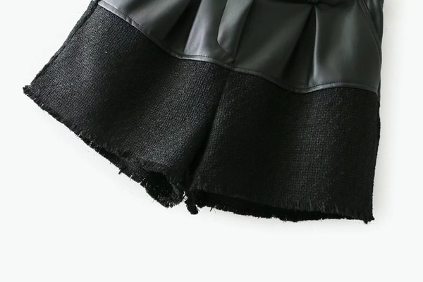 Elegáns női műbőr rövidnadrág elasztikus derékkal