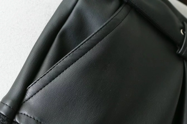 Elegáns női műbőr rövidnadrág elasztikus derékkal