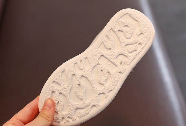 Adidași simpli pentru copii pentru fete și băieți în alb și negru cu autocolante