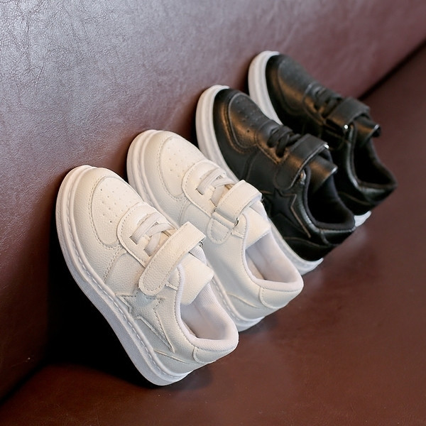 Adidași simpli pentru copii pentru fete și băieți în alb și negru cu autocolante