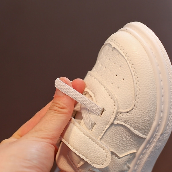 Adidași simpli pentru copii pentru fete și băieți în alb și negru cu autocolante