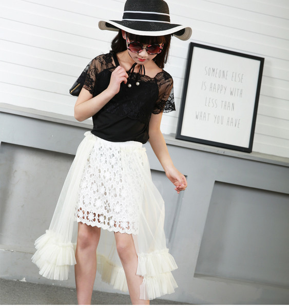 Set elegant pentru copii din doua parti-bluza cu dantela si fusta lunga cu tul si dantela in alb si negru