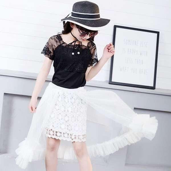 Set elegant pentru copii din doua parti-bluza cu dantela si fusta lunga cu tul si dantela in alb si negru