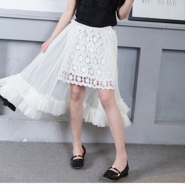 Set elegant pentru copii din doua parti-bluza cu dantela si fusta lunga cu tul si dantela in alb si negru