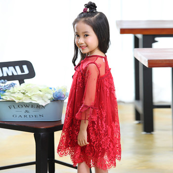Κομψό παιδικό φόρεμα με δαντέλα και κεντήματα σε κόκκινο χρώμα