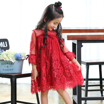 Κομψό παιδικό φόρεμα με δαντέλα και κεντήματα σε κόκκινο χρώμα