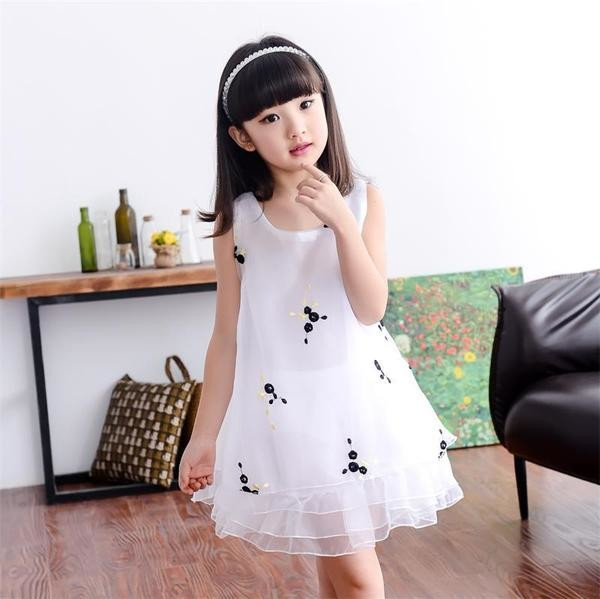 Finom gyerekruha hímzéssel és kis tüll fehér és rózsaszín színben