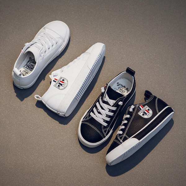 Napi gyerek tornacipő fehér és fekete színben