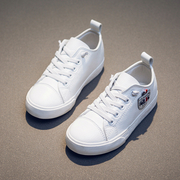 Napi gyerek tornacipő fehér és fekete színben