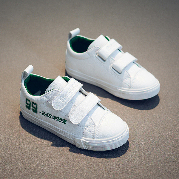 Egyszerű gyerek tornacipő fiúknak és lányoknak mindennapi használatra alkalmas matricákkal