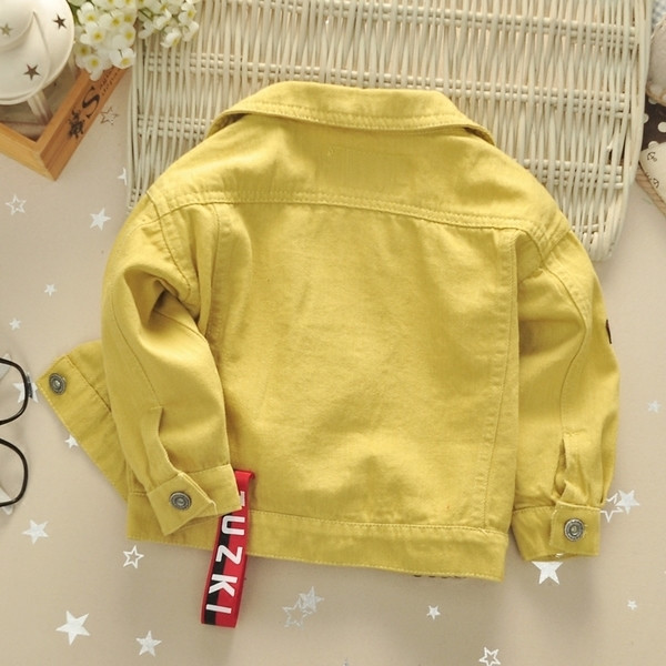 Gyermek unisex farmerdzseki felirattal és mini rátéttel három színben, mindennapi használatra