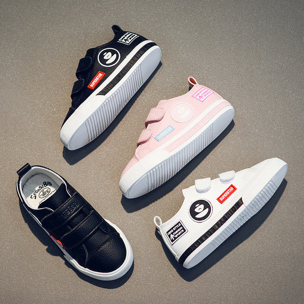 Tenisi zilnici pentru copii in trei culori cu autocolante