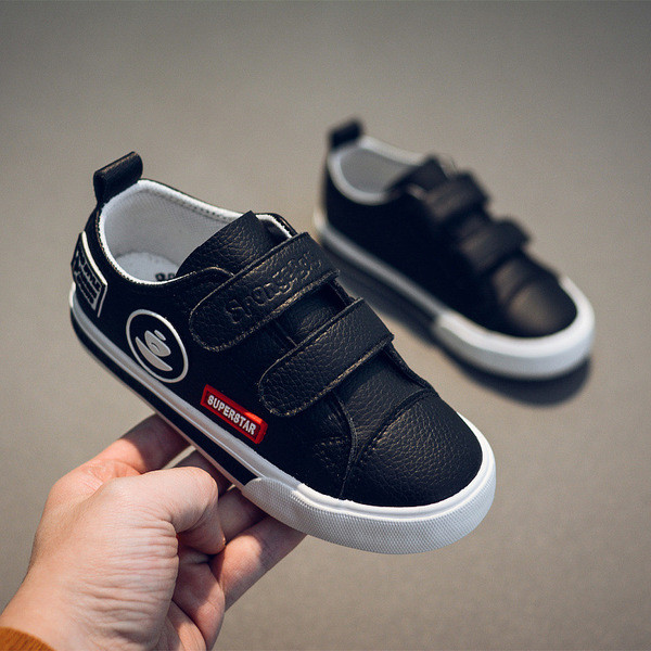 Tenisi zilnici pentru copii in trei culori cu autocolante