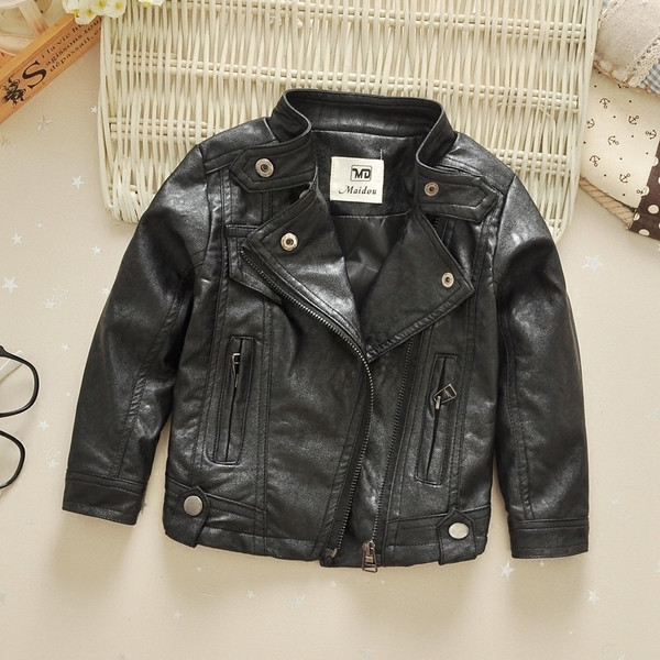 Stílusos öko-bőr kabát fiúknak fekete és piros színben, mindennapi használatra