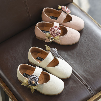 Детски сандали за момичета с 3D декорация в бял и розов цвят