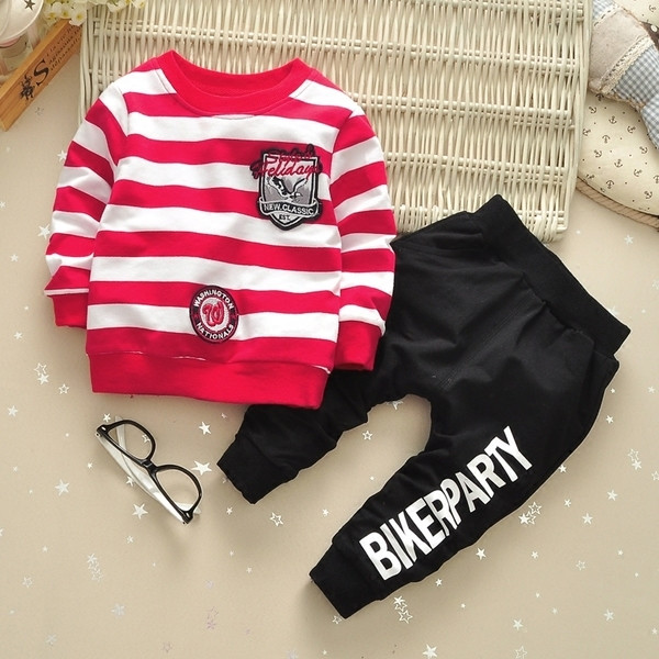 Sportos gyerekcsapat fiúknak, mindennapi használatra alkalmas két színben