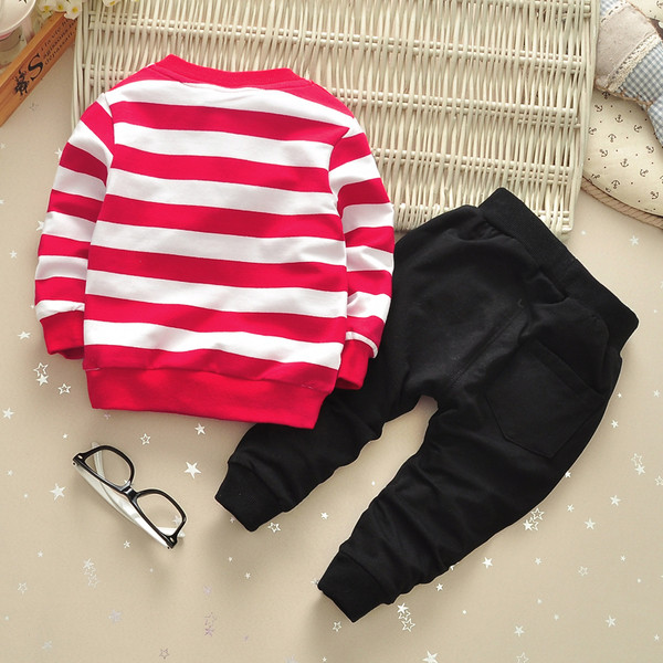 Sportos gyerekcsapat fiúknak, mindennapi használatra alkalmas két színben