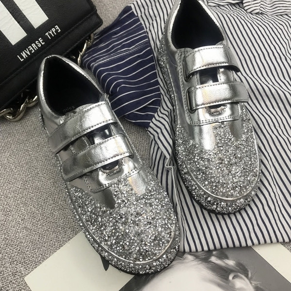 Κομψά γυαλιστερά γυναικεία πάνινα παπούτσια σε τρία χρώματα με βελκρό