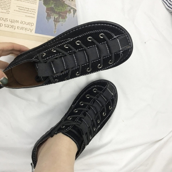 Un model interesant de adidasi de dama cu cravate in doua culori