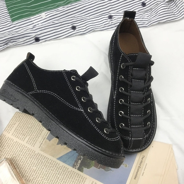 Un model interesant de adidasi de dama cu cravate in doua culori