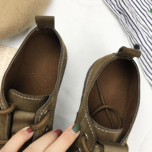 Un model interesant de adidasi de dama cu cravate in doua culori