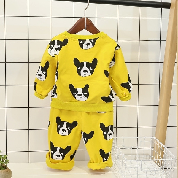 Set zilnic unisex pentru copii din două părți cu aplicații distractive în două gri și galben