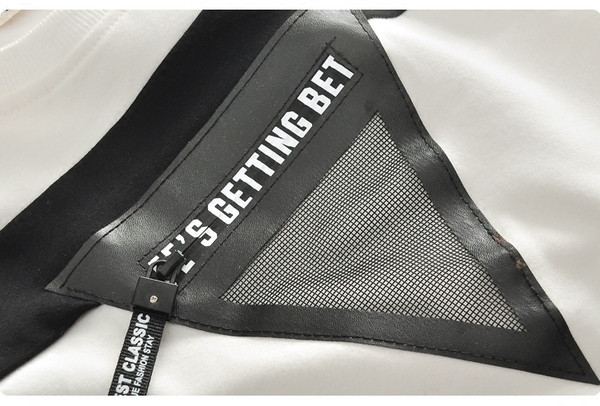 Modern sportblúz fiúknak nyomattal és O-alakú gallérral, három színben