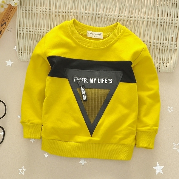 Modern sportblúz fiúknak nyomattal és O-alakú gallérral, három színben