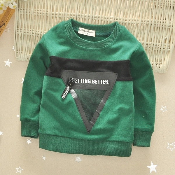 Modern sportblúz fiúknak nyomattal és O-alakú gallérral, három színben