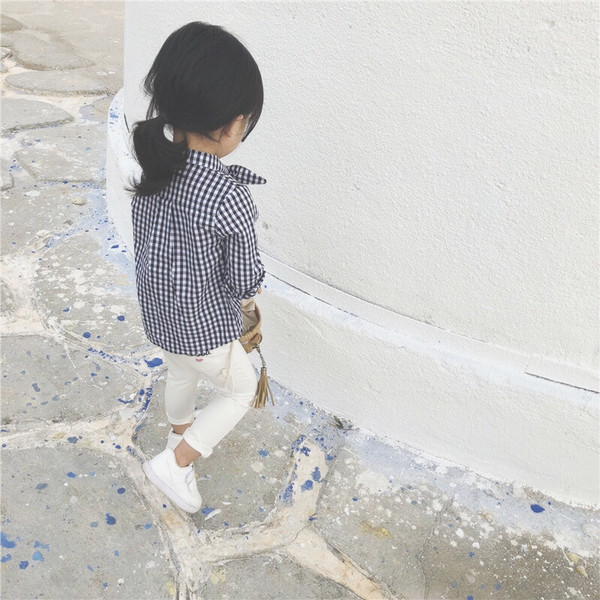 Cămașă elegantă pentru copii în carouri pentru fete, cu o panglică la gât