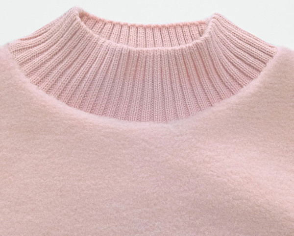 Зимен дамски пуловер с бродерия