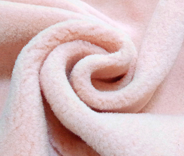 Зимен дамски пуловер с бродерия