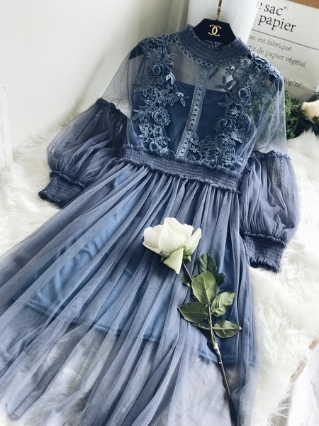 Öt színű csipkeruha széles ujjal