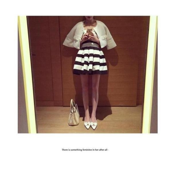 Női ruha különböző színekben