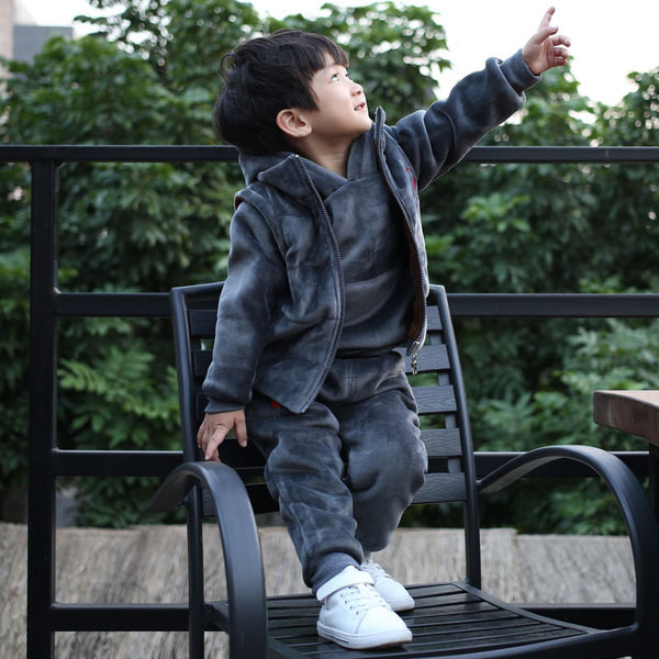 Изчистен велурен комплект три части