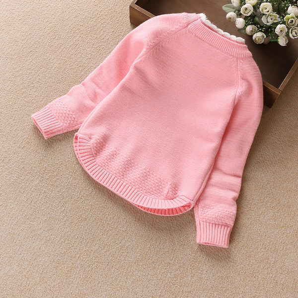 Παιδικό καθημερινό πουλόβερ με κολάρο σε σχήμα O με επιγραφή και κεντήματα σε διάφορα χρώματα