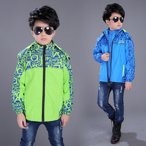 Geacă sport cu glugă