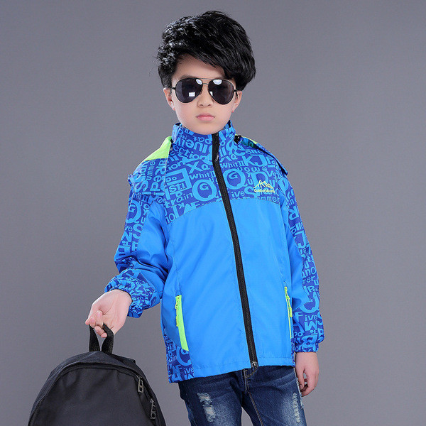 Geacă sport cu glugă