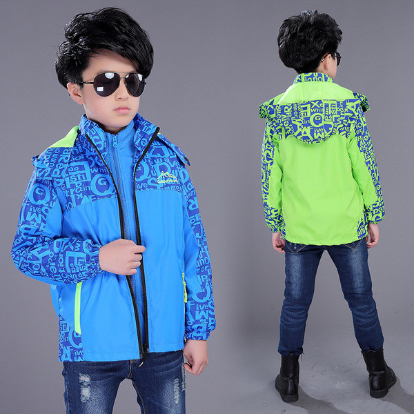 Geacă sport cu glugă