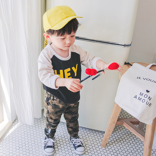 Pantaloni sport-casual de camuflaj pentru baieti